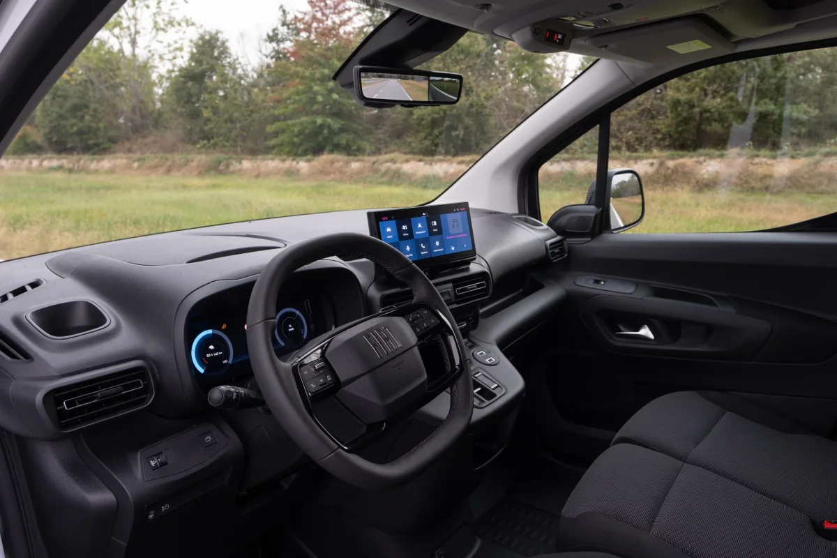 Fiat Dobló 2024 Interior de una furgoneta Fiat Dobló 2024