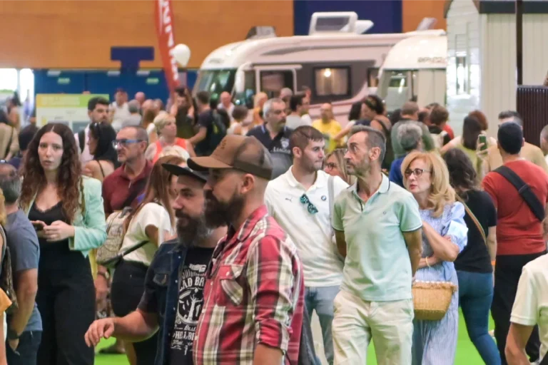 Personas en el MECC 2024 - Madrid Expo Camper & Caravan
