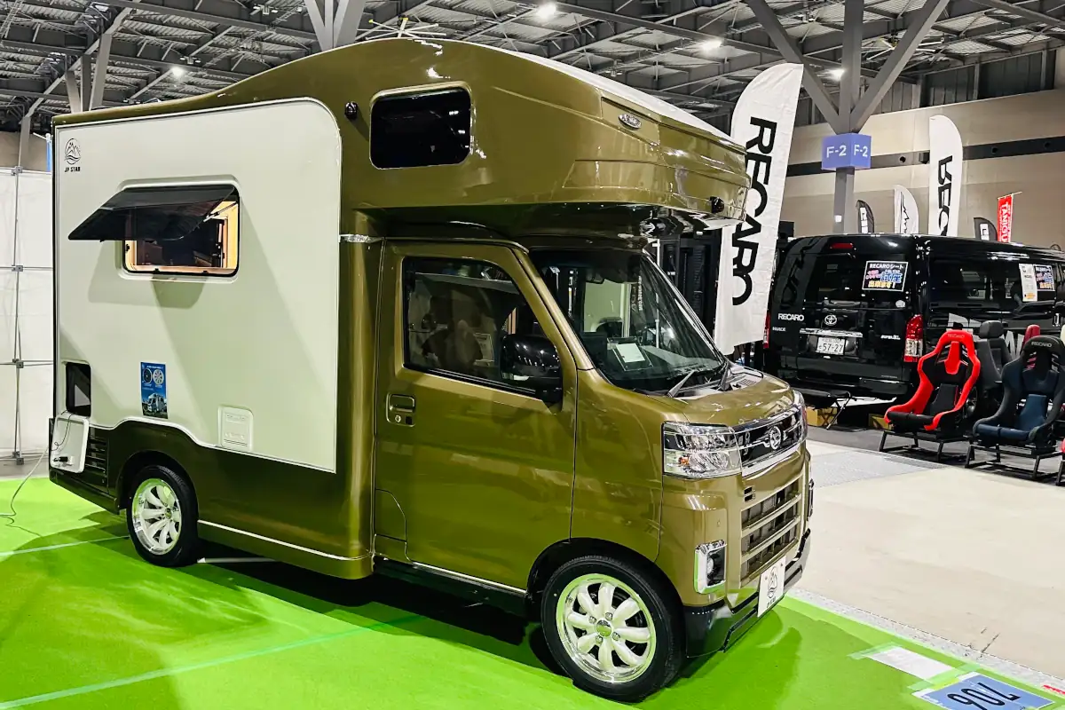 Kei Car JP STAR Happy1 Turbo en una feria