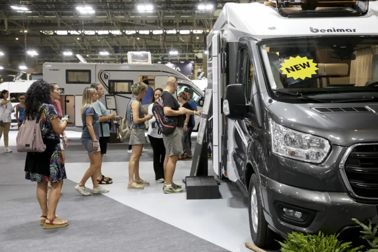 Exposición de autocaravana en el Salón Internacional del Caravaning de Barcelona como promoción de la edición 2025
