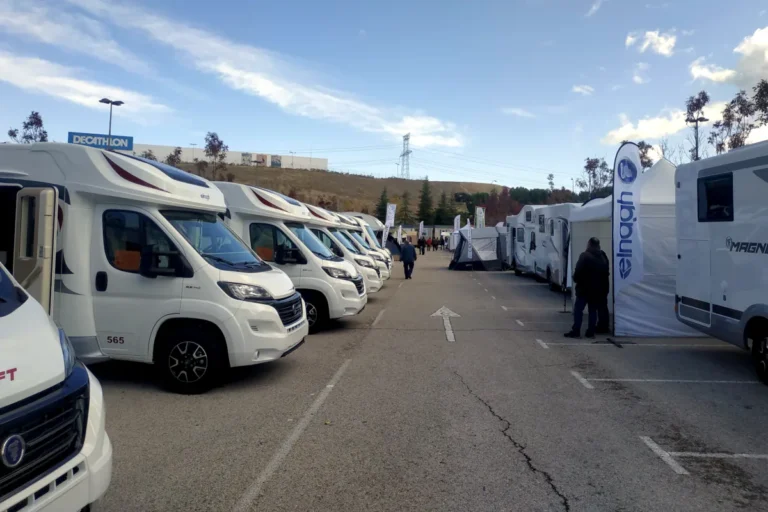 Exposición de Autocaravanas en la Feria Madrid Caravaning en el parking de intu Xanadú