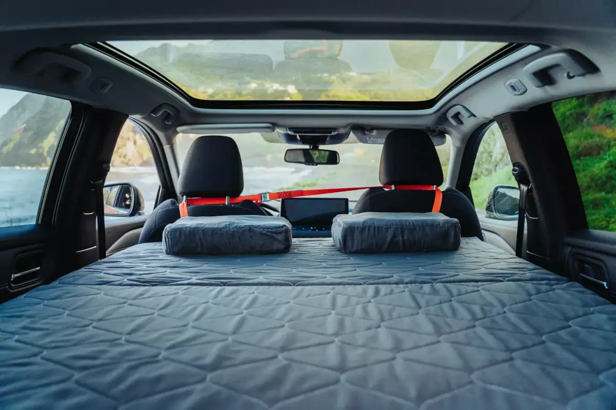 Cama camper de 123camp en un coche